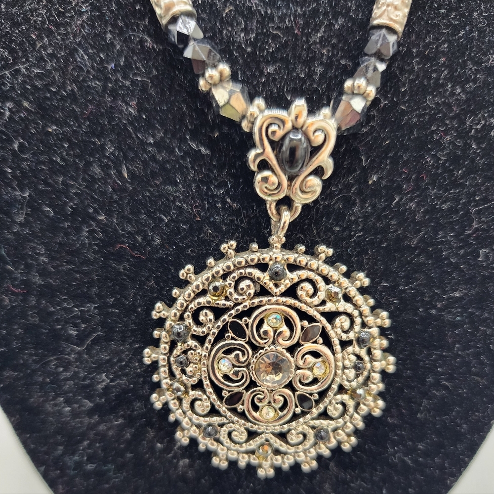 PRETTY SILVER TONE FILIGREE Pendant BEADED NECKLACE Black Faceted 15" 2" Extend